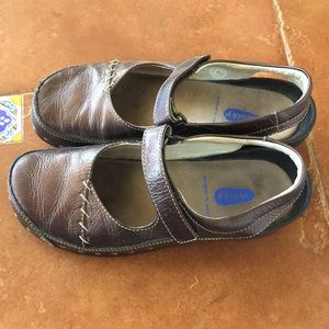 Wolky clogs plum color